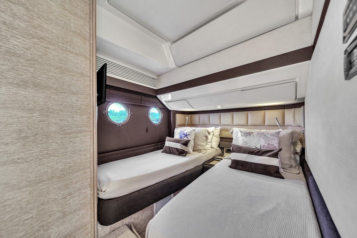 2012 Azimut 64 