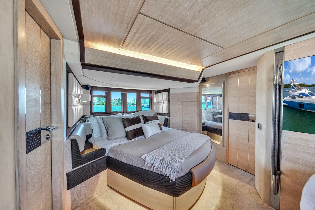 2012 Azimut 64 