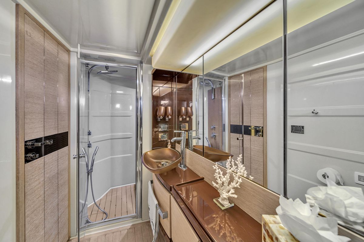 2012 Azimut 64 