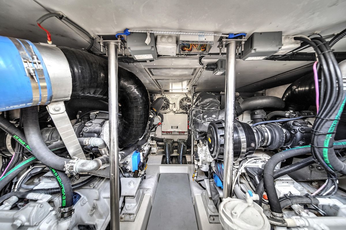 2012 Azimut 64 
