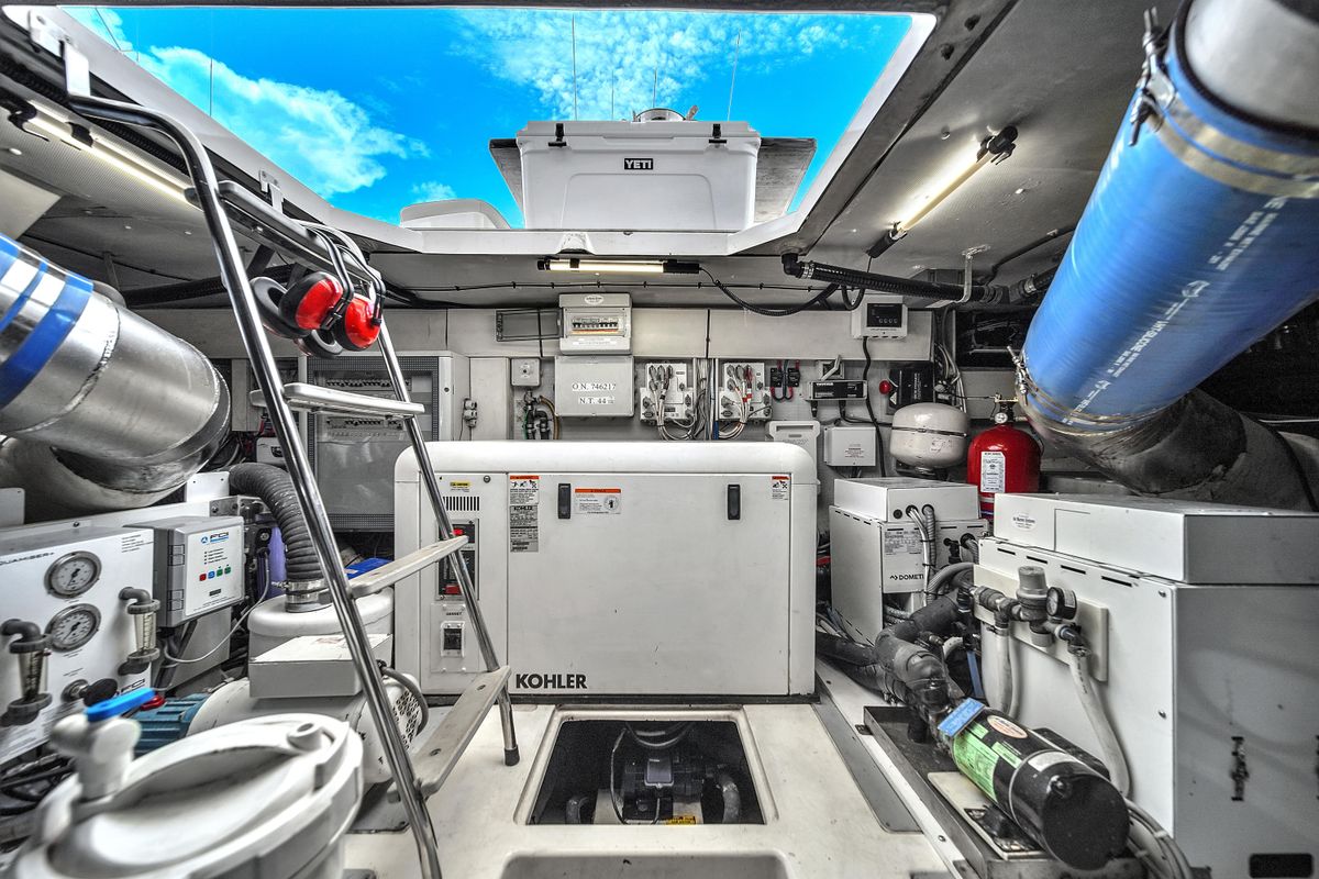 2012 Azimut 64 