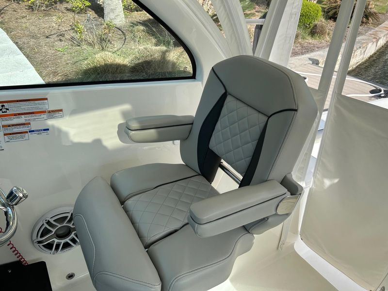 2022 Pursuit OS 385 Offshore