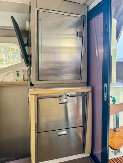 Waterlilly Yacht Photos Pics 