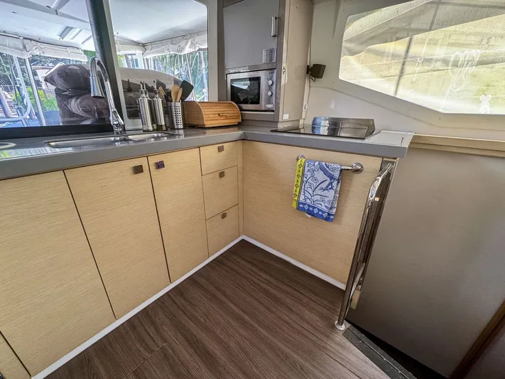 Waterlilly Yacht Photos Pics 