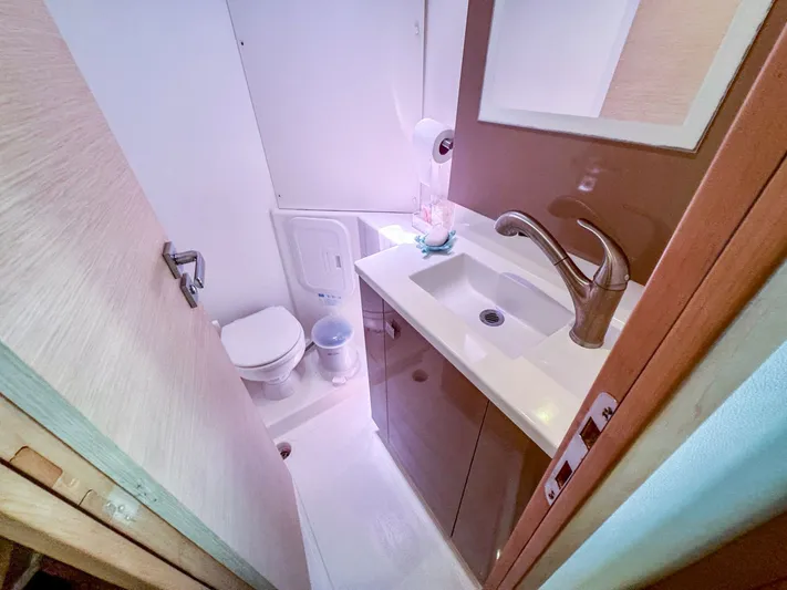 Waterlilly Yacht Photos Pics 