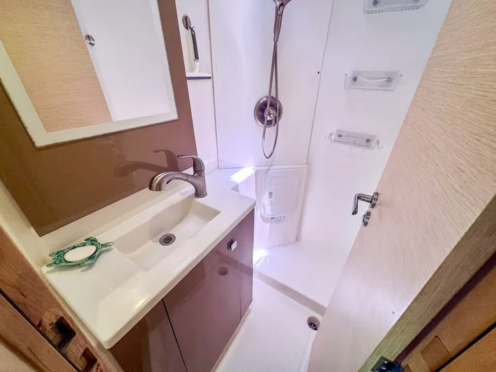 Waterlilly Yacht Photos Pics 