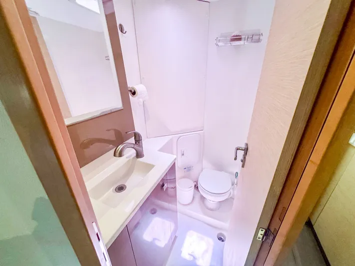 Waterlilly Yacht Photos Pics 