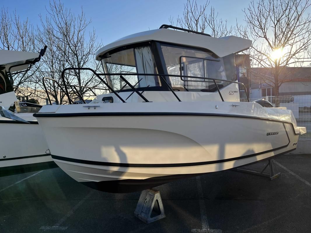 2022 Quicksilver 625 Pilothouse