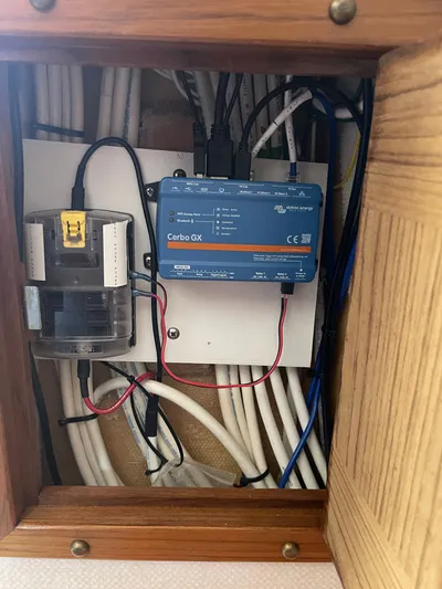 Shutter Speed II Yacht Photos Pics Electrical system in Ranger Tugs R-31 CB boat, 2022 model.