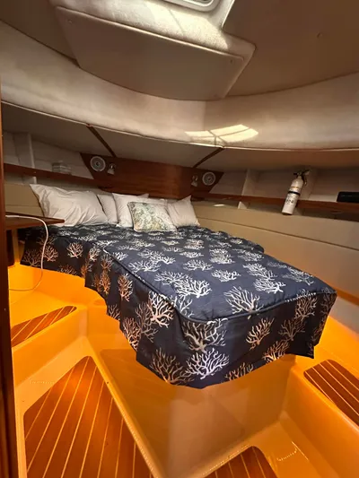 Shutter Speed II Yacht Photos Pics Interior of 2022 Ranger Tugs R-31 CB with cozy bed.