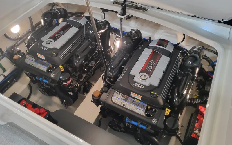  Yacht Photos Pics Twin 6.2L 350 engines in 2026 Formula 290 Bowrider boat.