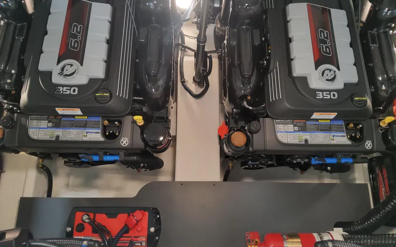  Yacht Photos Pics Twin Mercury 6.2L 350 engines in a 2026 Formula 290 Bowrider boat.