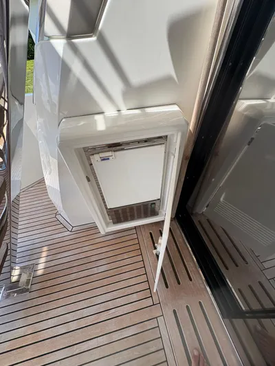  Yacht Photos Pics Luxury yacht Prestige 680, 2018 model, featuring sleek deck design and modern amenities.