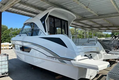2025 Beneteau Antares 9