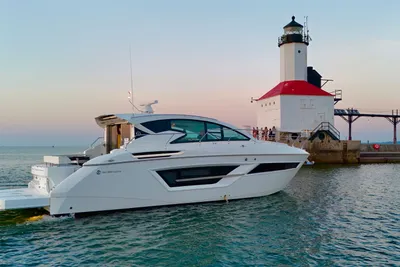 Cruisers Yachts 46 Cantius