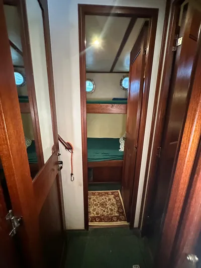 Ms. Moneypenny Yacht Photos Pics 