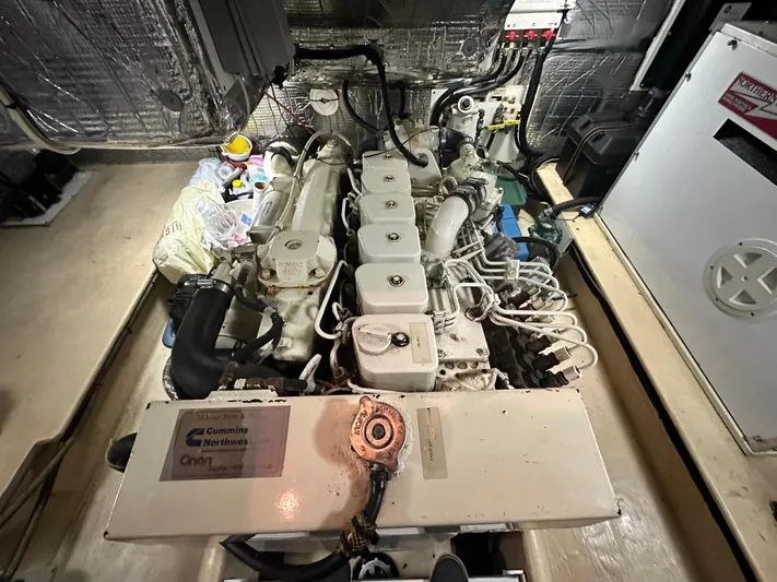 Ms. Moneypenny Yacht Photos Pics 