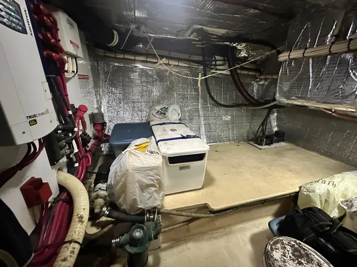 Ms. Moneypenny Yacht Photos Pics 