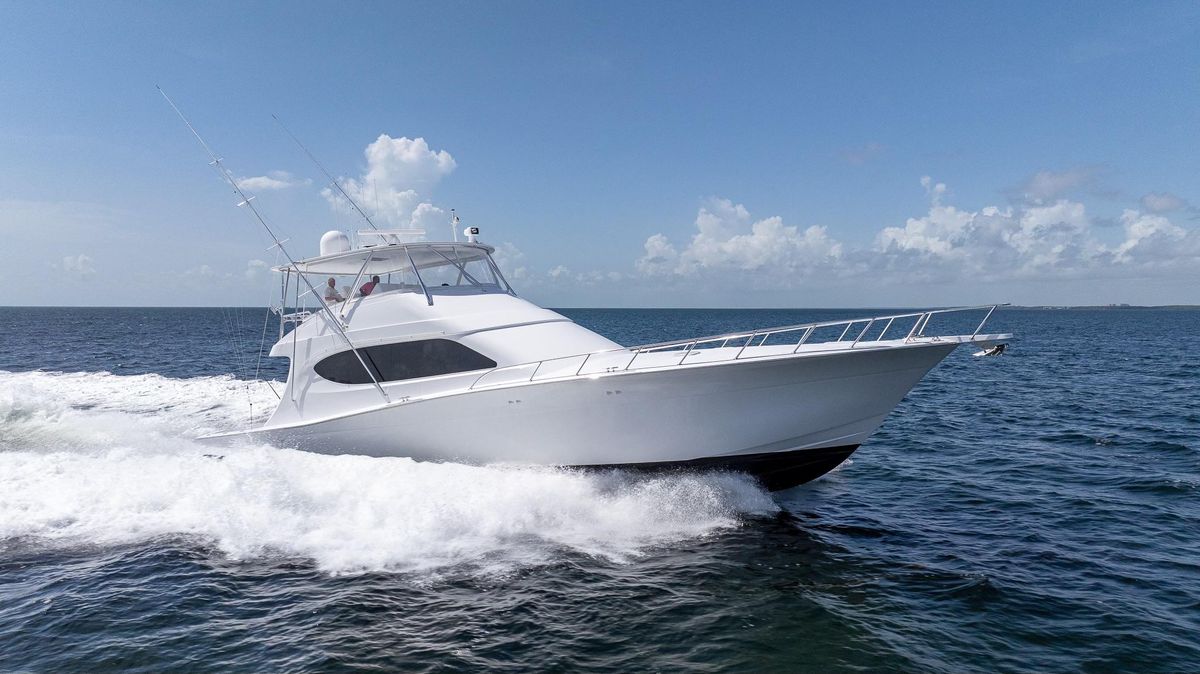 2024 Hatteras 70 