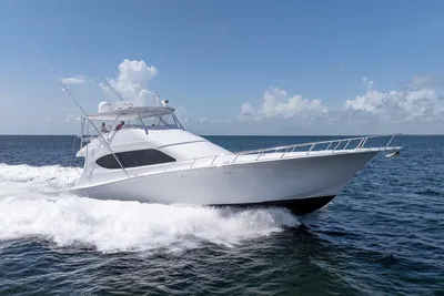 Hatteras GT70