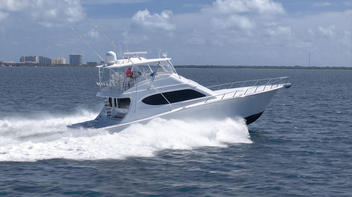2024 Hatteras 70 