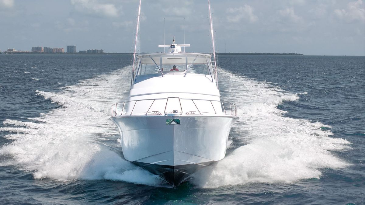 2024 Hatteras 70 