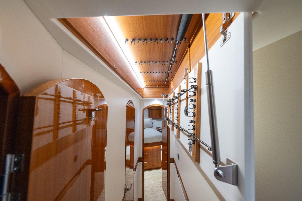 2024 Hatteras 70 