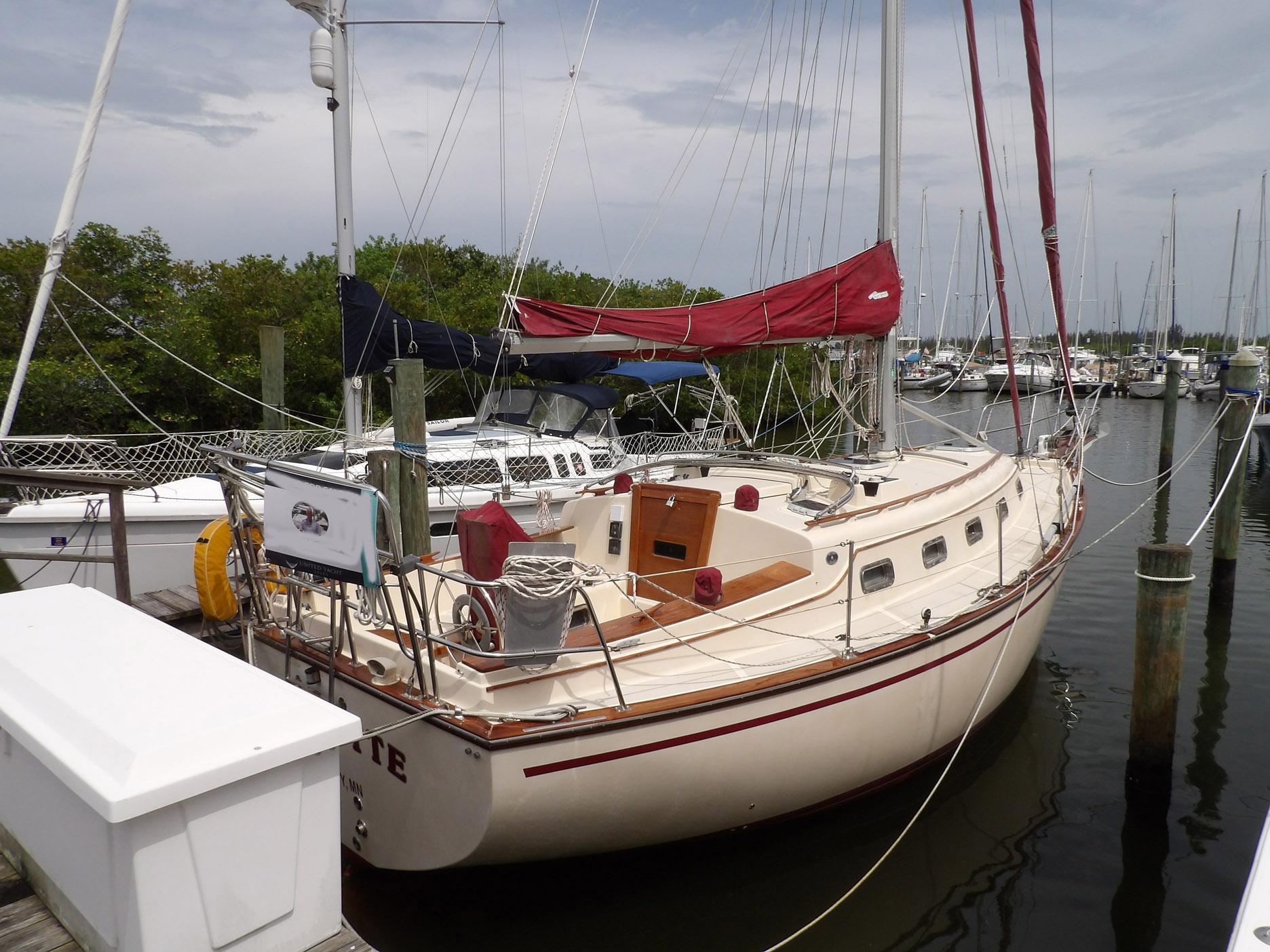 1990 Island Packet 32