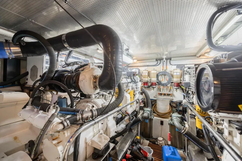 The Garlic Yacht Photos Pics 