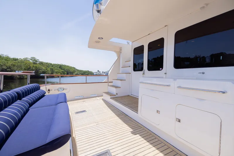 The Garlic Yacht Photos Pics 