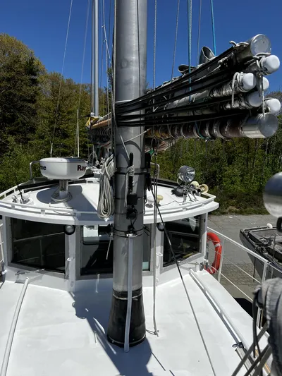 Melodeon Yacht Photos Pics Sailboat deck view of 2006 Custom Seakindly Marine Tucker 52 with mast and rigging.