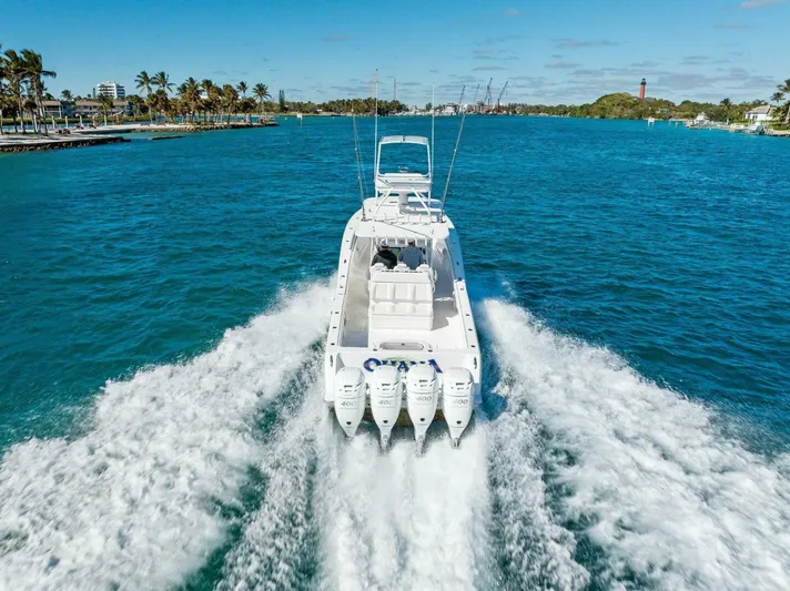 Ohana Yacht Photos Pics 2019 Invincible 42 Open Fisherman boat cruising on blue water.