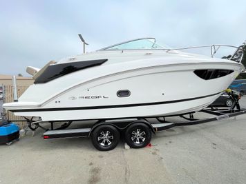 2018 Regal 26 Express Cruiser