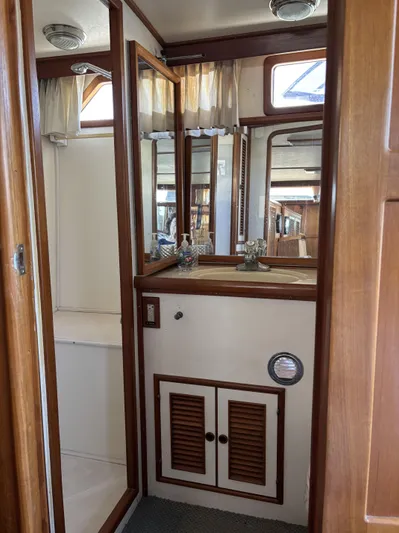 Day Light Yacht Photos Pics 1968 Hatteras 58 CPMY yacht bathroom with wood accents and compact shower.