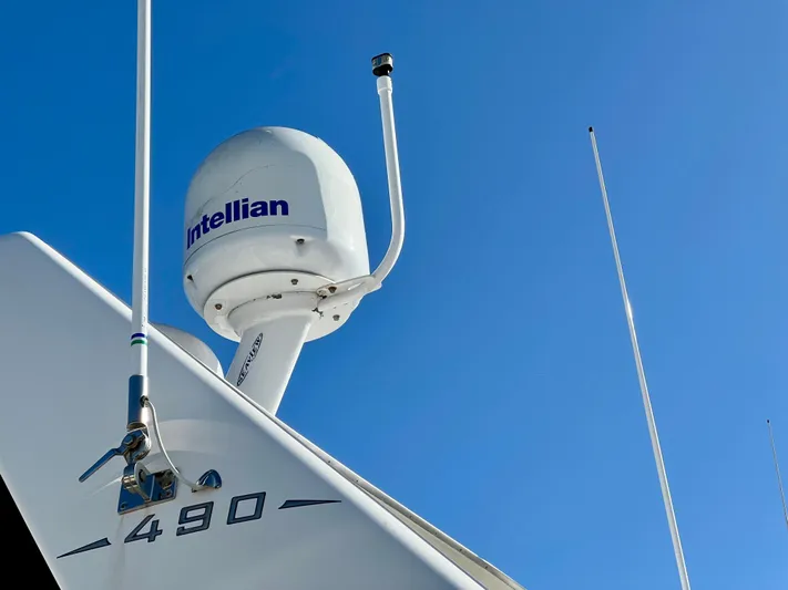 Mamba Mentality Yacht Photos Pics Meridian 490 Pilothouse 2008 with Intellian satellite dome against clear blue sky.