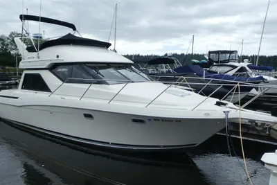 Bayliner 3488 Avanti Command Bridge