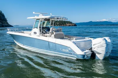 2017 Boston Whaler 330 Outrage