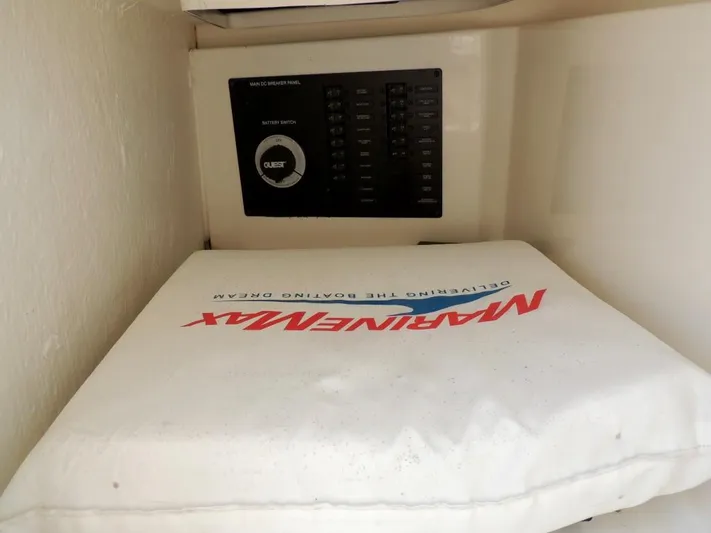  Yacht Photos Pics Control panel and cushion in 2016 Sea Ray 350 Sundancer boat.