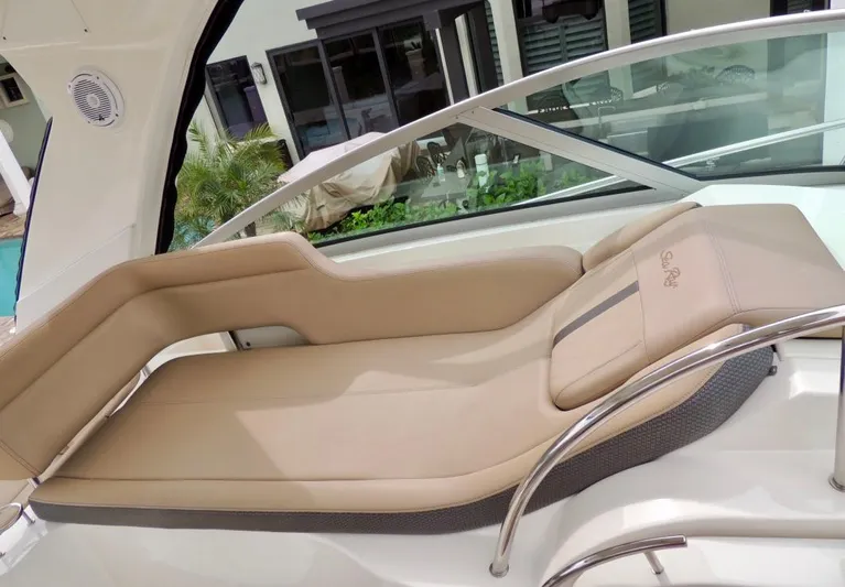  Yacht Photos Pics Luxurious seating on 2016 Sea Ray 350 Sundancer yacht.