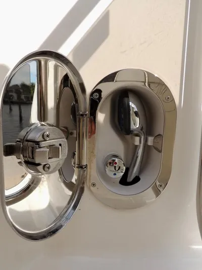  Yacht Photos Pics Close-up of the 2016 Sea Ray 350 Sundancer fuel cap and filler.