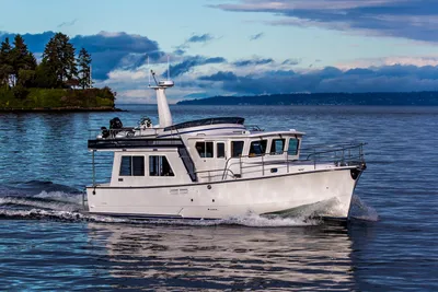 Helmsman Trawlers 43E Pilot House