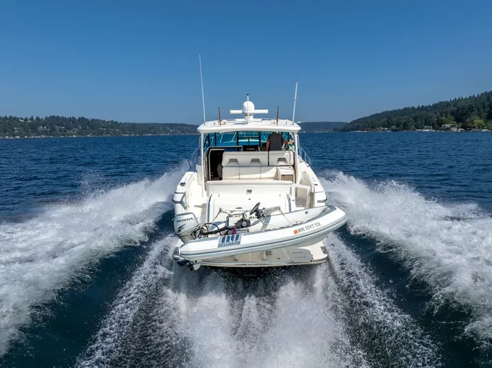  Yacht Photos Pics 2001 Tiara Sport 4000 EXPRESS cruising on a clear blue lake.