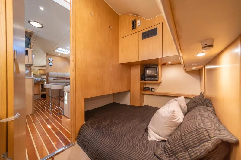  Yacht Photos Pics 2001 Tiara Sport 4000 EXPRESS cabin interior with cozy bed and modern amenities.