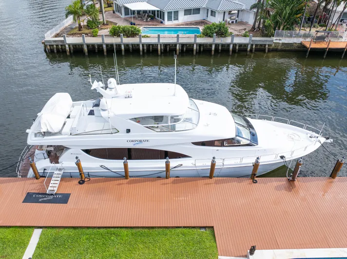 Corporate Approved 2 Yacht Photos Pics 2005 Hatteras 80 Motor Yacht docked by waterfront property.