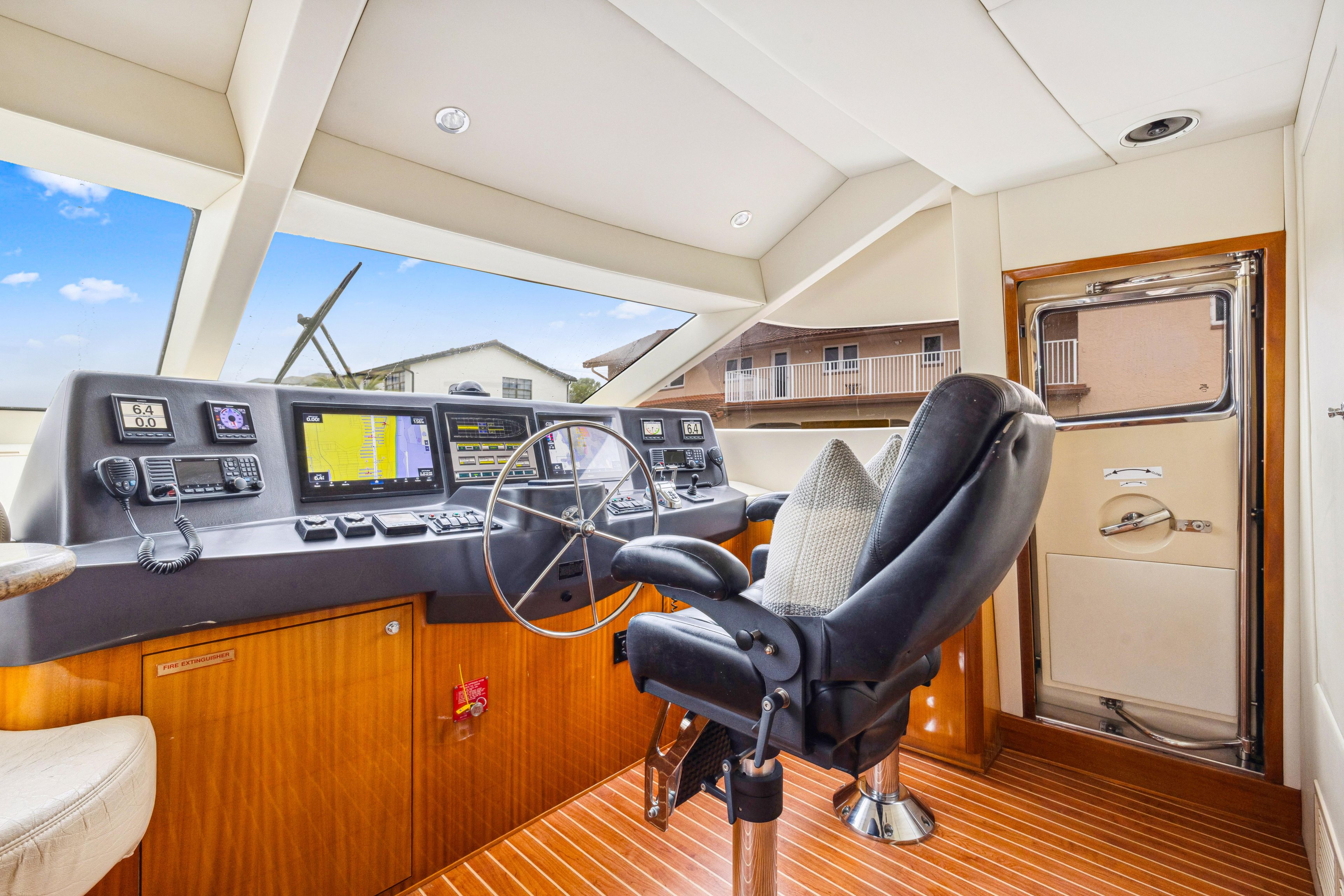 2005 Hatteras 80 