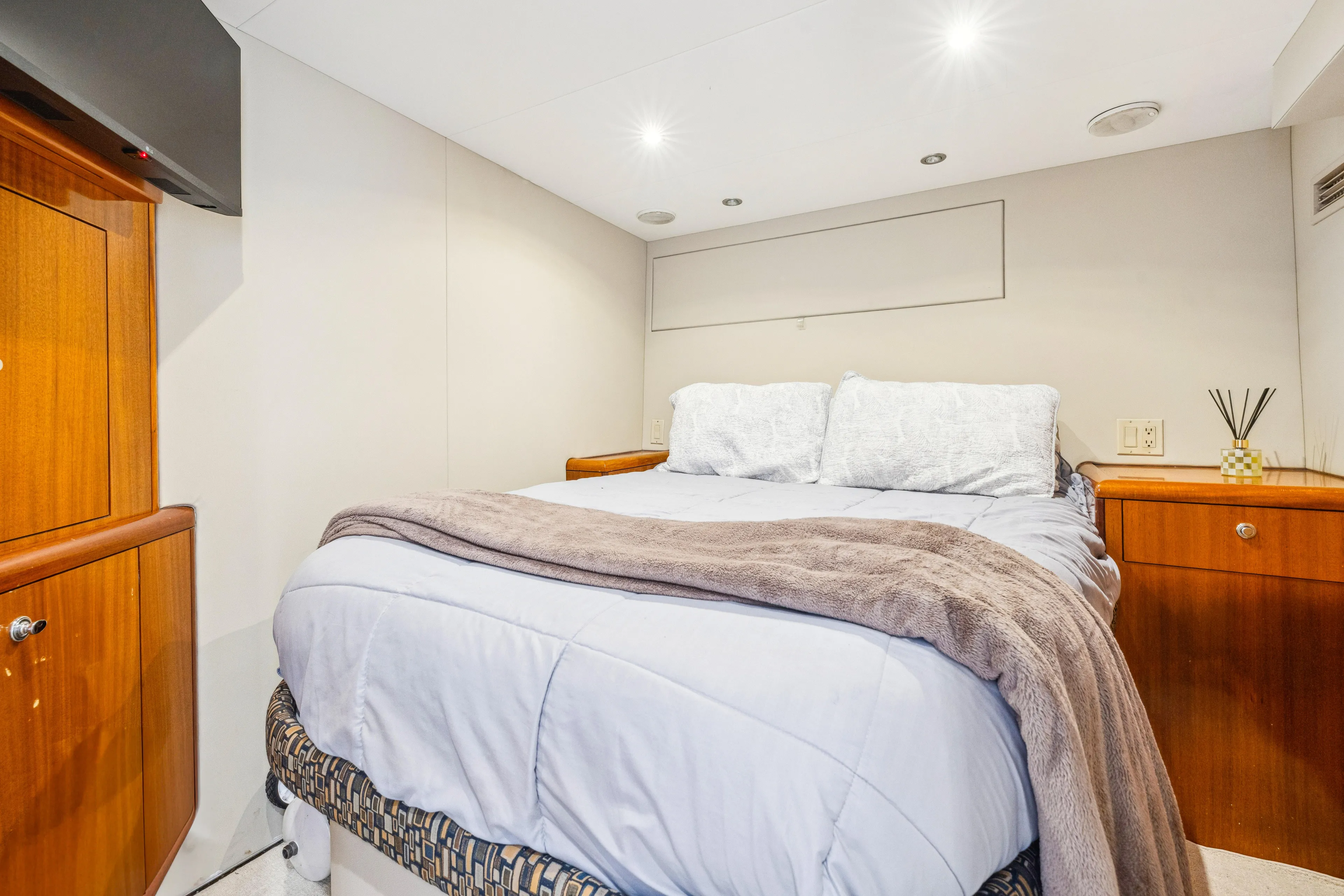 Corporate Approved 2 Yacht Photos Pics Cozy bedroom in 2005 Hatteras 80 Motor Yacht with elegant wood cabinetry.