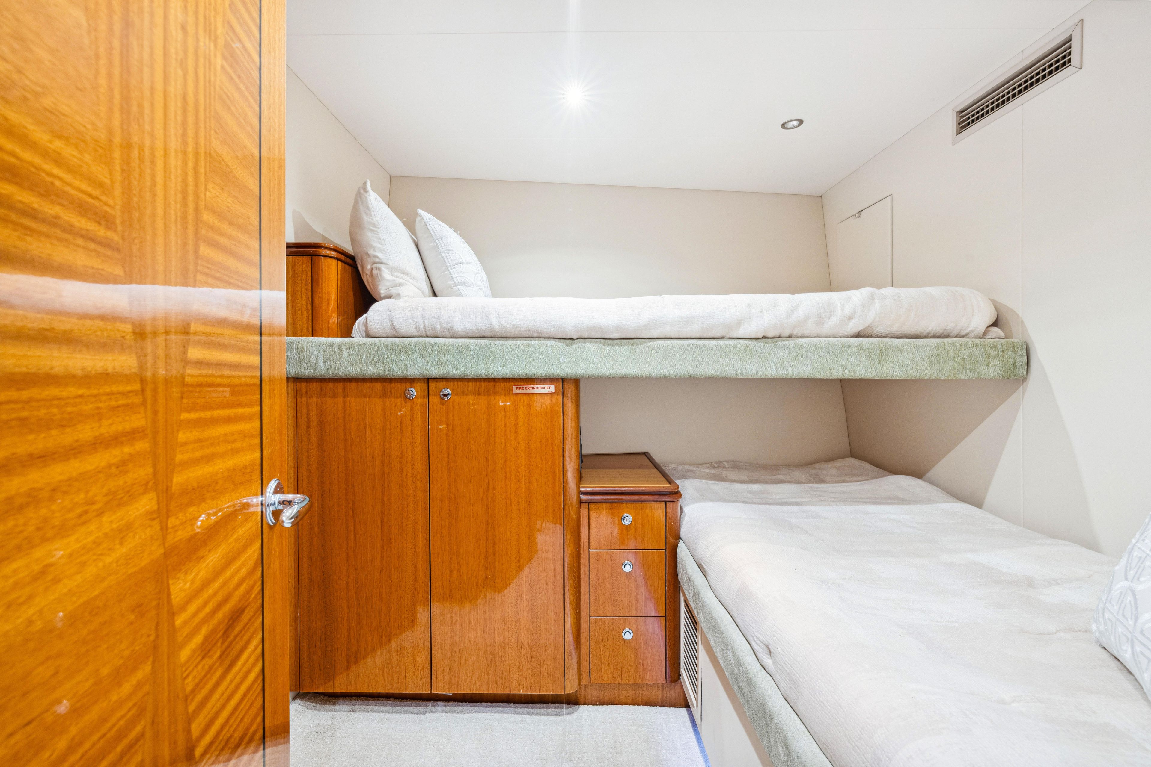 2005 Hatteras 80 