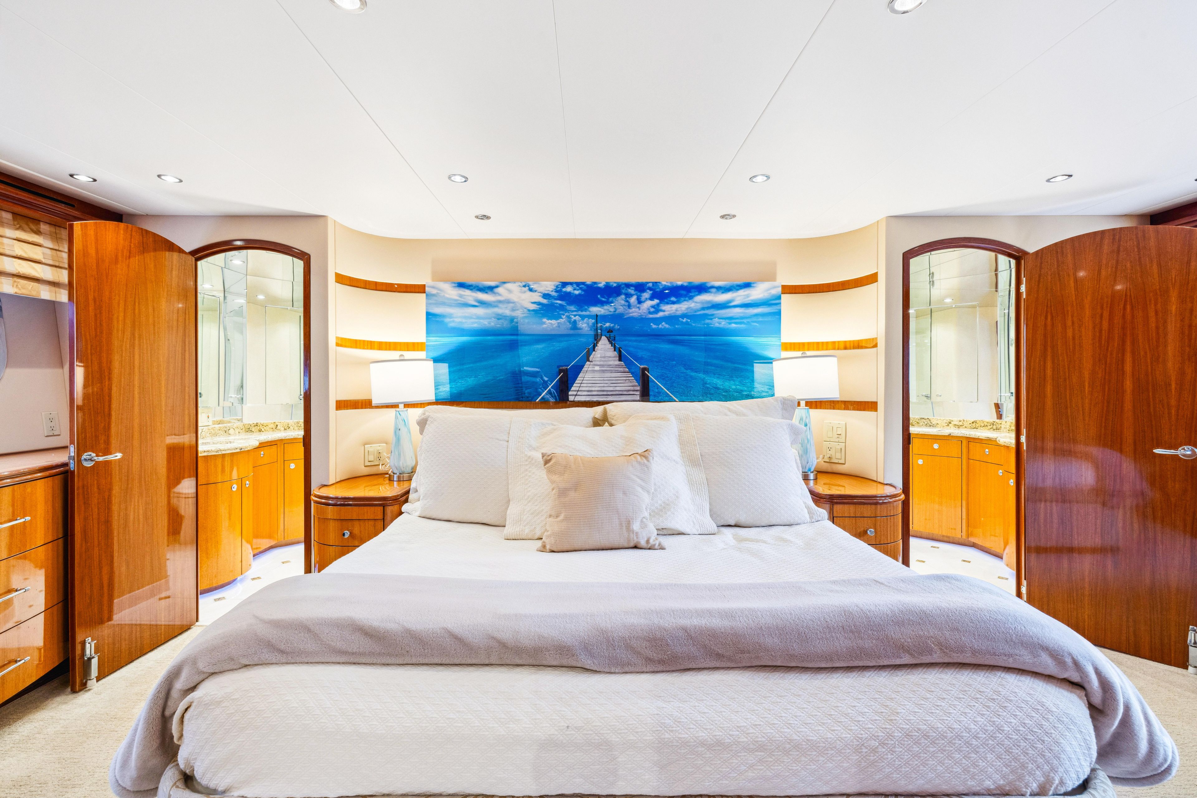 2005 Hatteras 80 