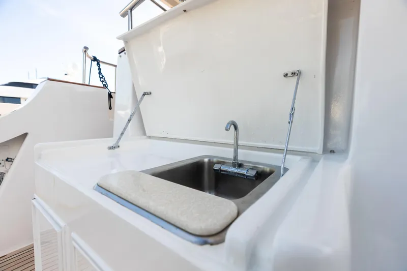 El Legado Yacht Photos Pics Outdoor sink on 2005 Grand Banks 72 Aleutian RP yacht deck.