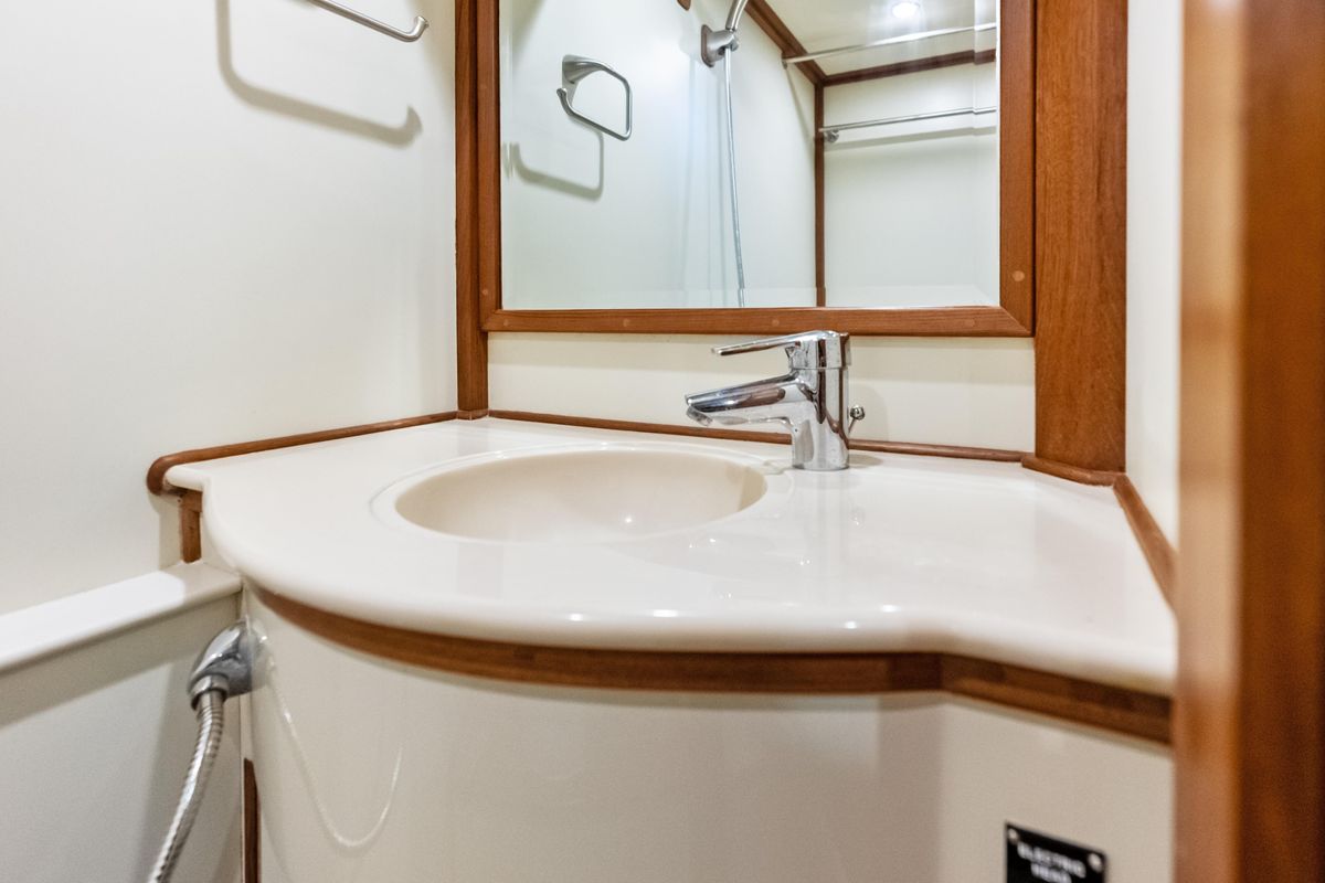 2005 Grand Banks 72 